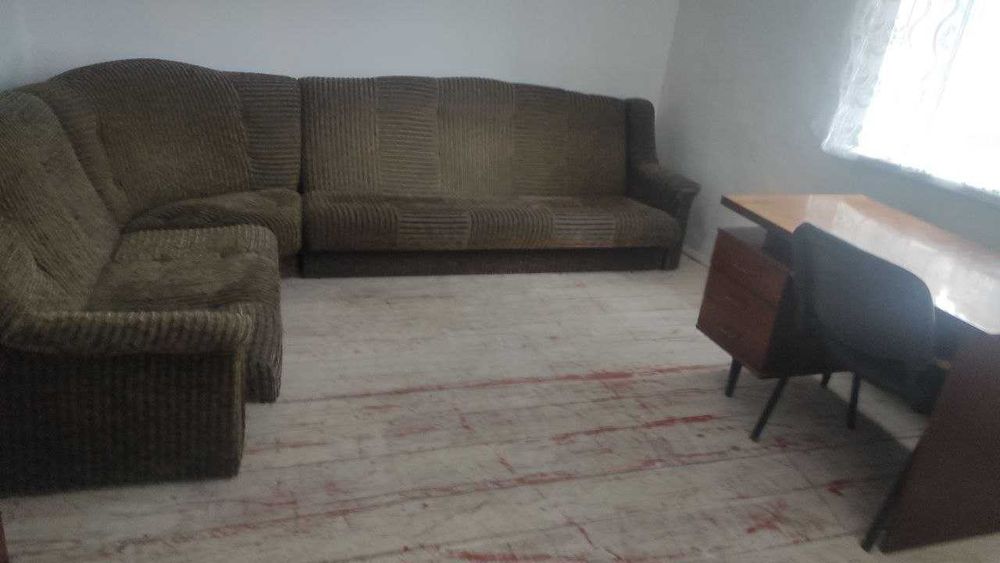 Здам в оpенду половину пpиватного будинку з окpемим входом