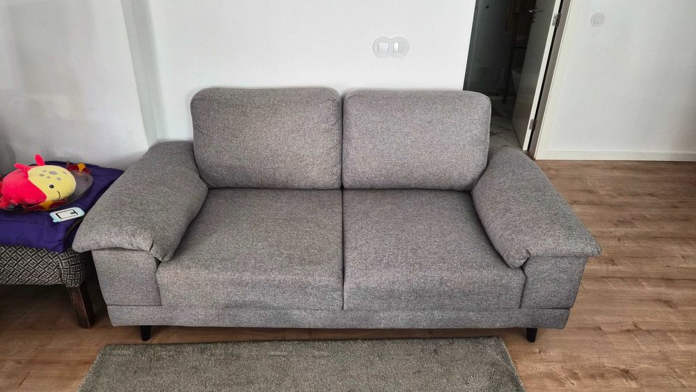 Sofá cinzento 2 lugares
