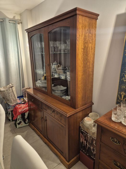 Conjunto de Aparador e Louceiro de sala