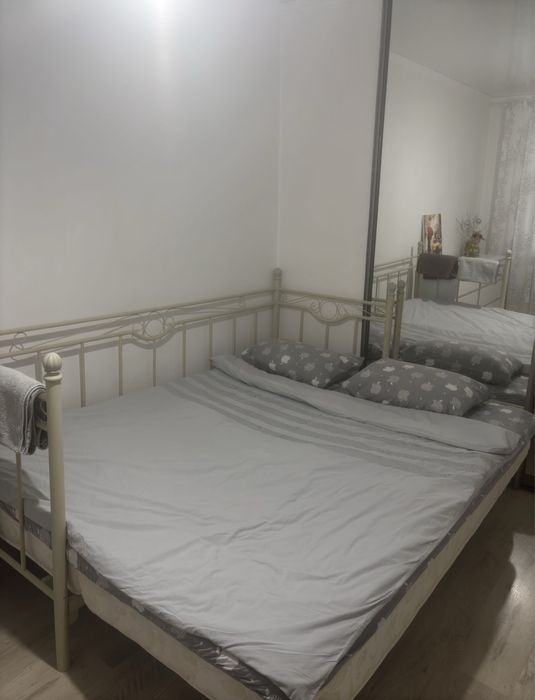 Сдам квартиру левый берег,2-х комн.посуточно,понедельно.Свободна