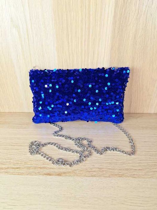 Chabrowa Torebka Z Cekinami Kopertówka Na Łańcuszku