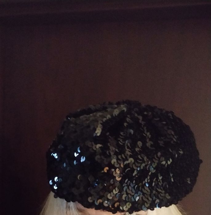 Czarny beret czapka cekiny.