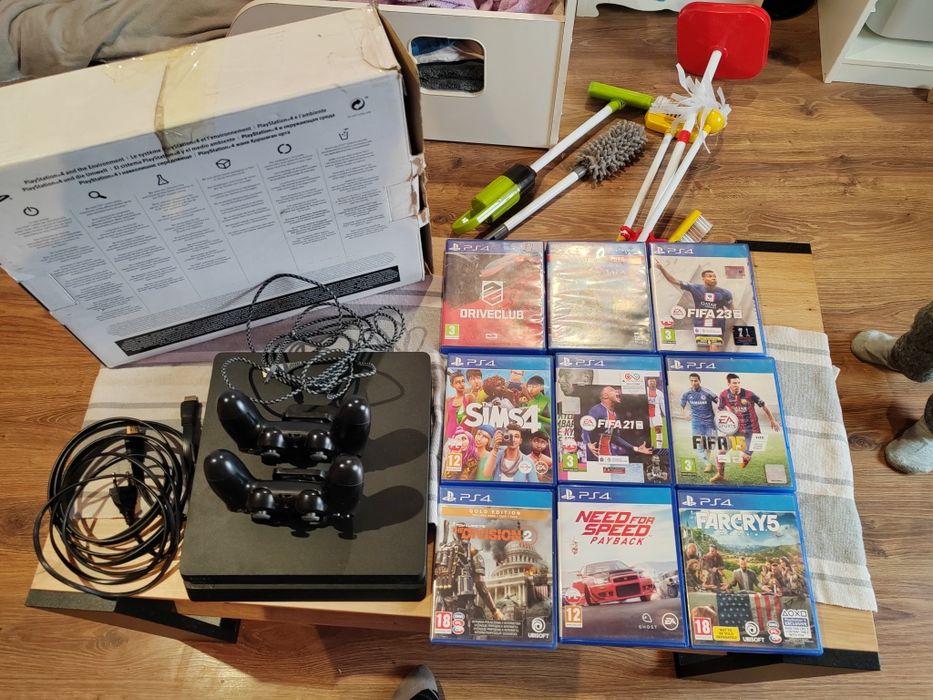 Sprzedam PS4 slim 1tb