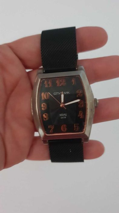 Годинник чоловічий на металевому ременці. Часы спутник