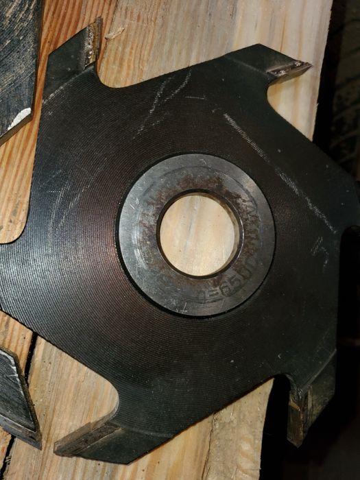 Електродвигун з шпинделем під фрези