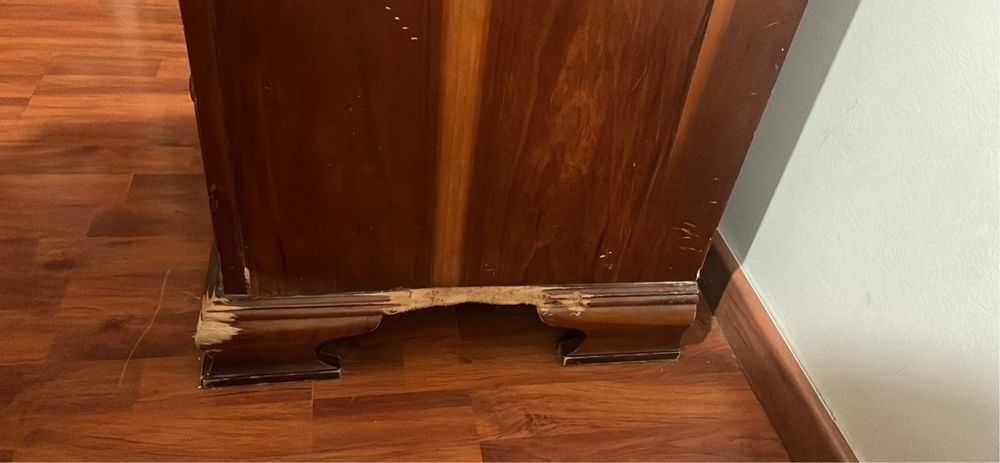 Cómoda da madeira para restaurar