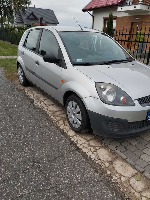 Ford Fiesta ( automat )