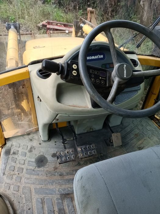retro escavadora komatsu