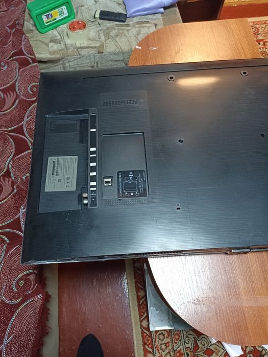 Продам samsung eu 43au7100u