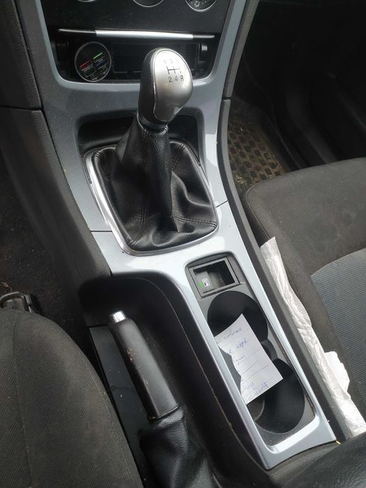 Ford Mondeo 2012.  газ бензин.
