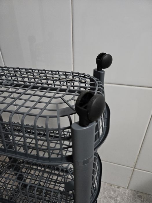 Cesto de Arrumação de 4 parteleiras cinzento em plástico.