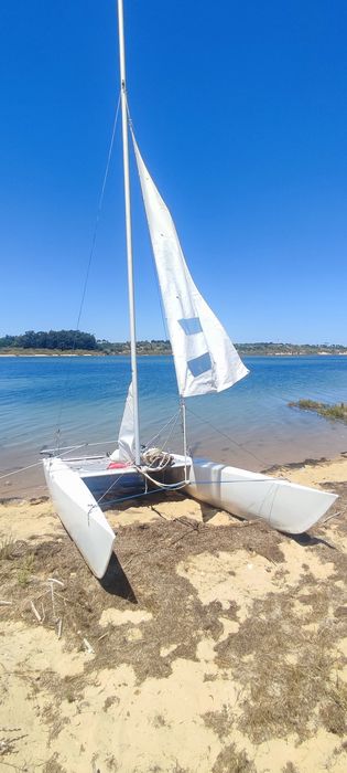 Catamarã DART 18, Vela ligeira.
