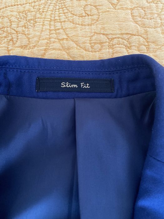 Fato slim fit , da suits inc, usado 1vez. Na compra do fato ofereço a camisa da mesma marca tam. M slim fit