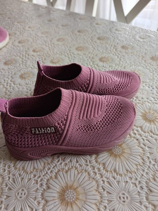 Макасіни тапочки кросівки