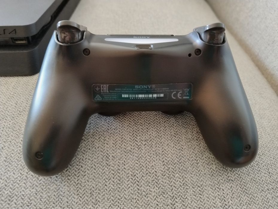 PS4 500gb super novo com 3 jogos