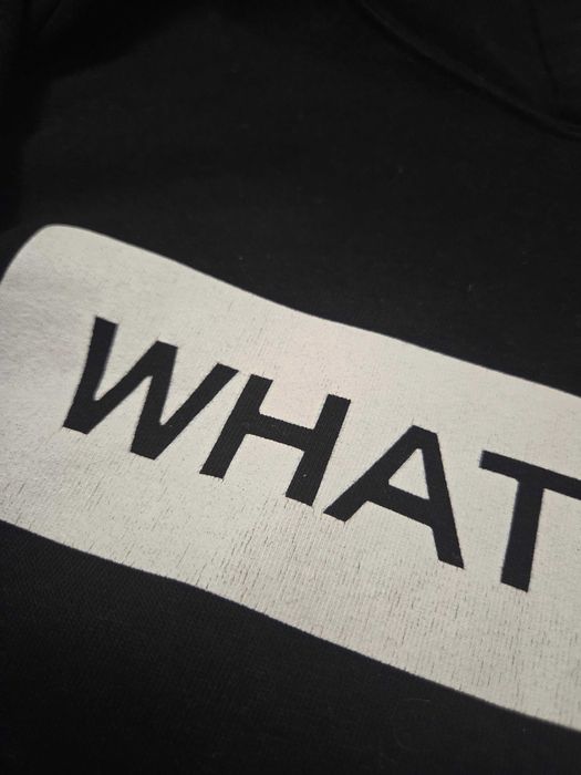 Bluza z kapturem krótka whatever z nadrukiem ginatricot