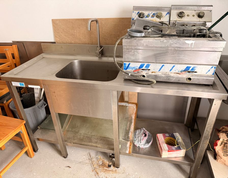 Mobiliário inox para restauração