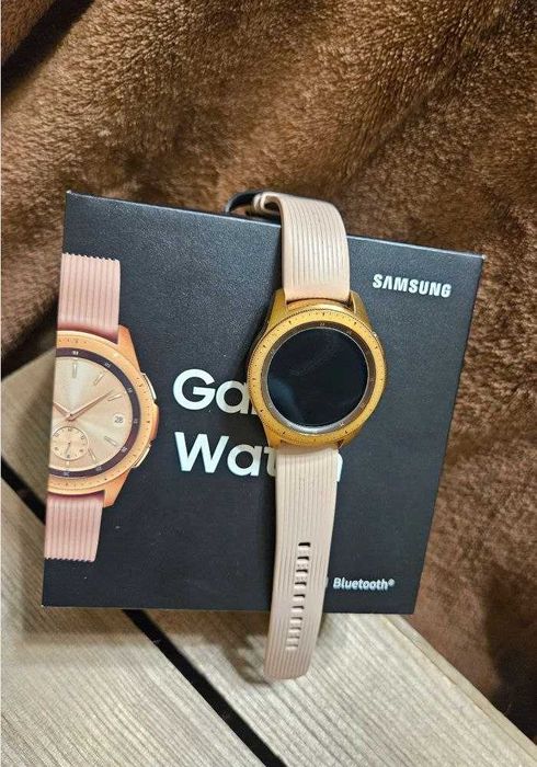 Смарт-часы Samsung Galaxy Watch 42mm Bluetooth (Gold)