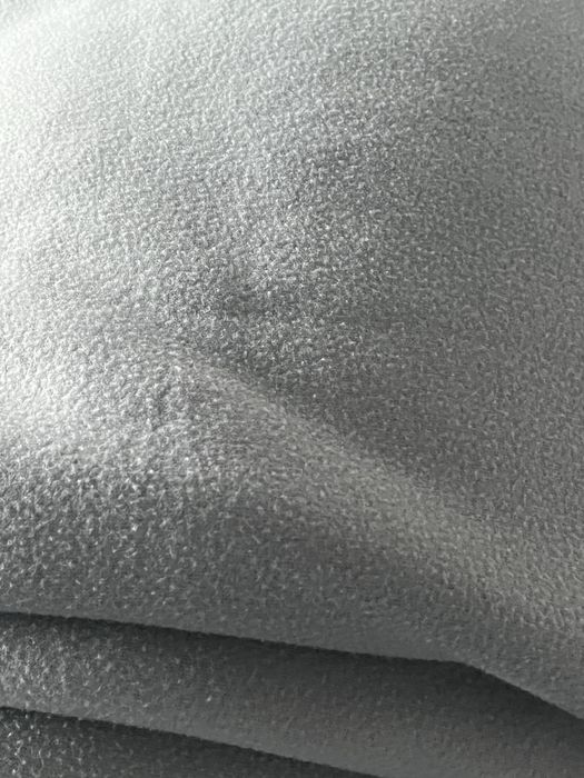 Dwa turkusowe pledy Ikea