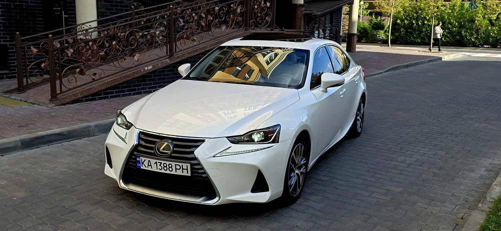 Lexus is300 2.0 2017 ідеал