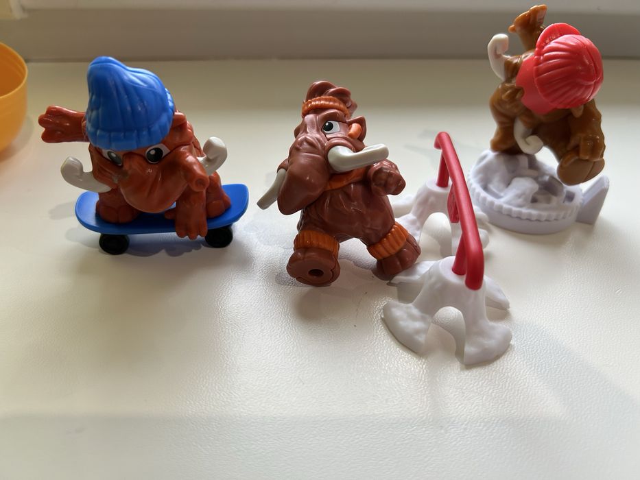 Kinder maxi кіндер максі іграшка мамонт серія мамонт