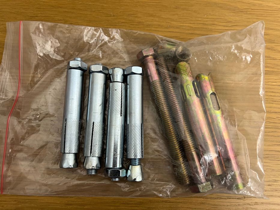 Nowe kotwy montażowe do sejfu