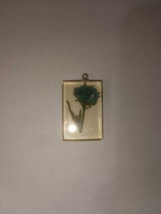 Medalhas e fios religiosos