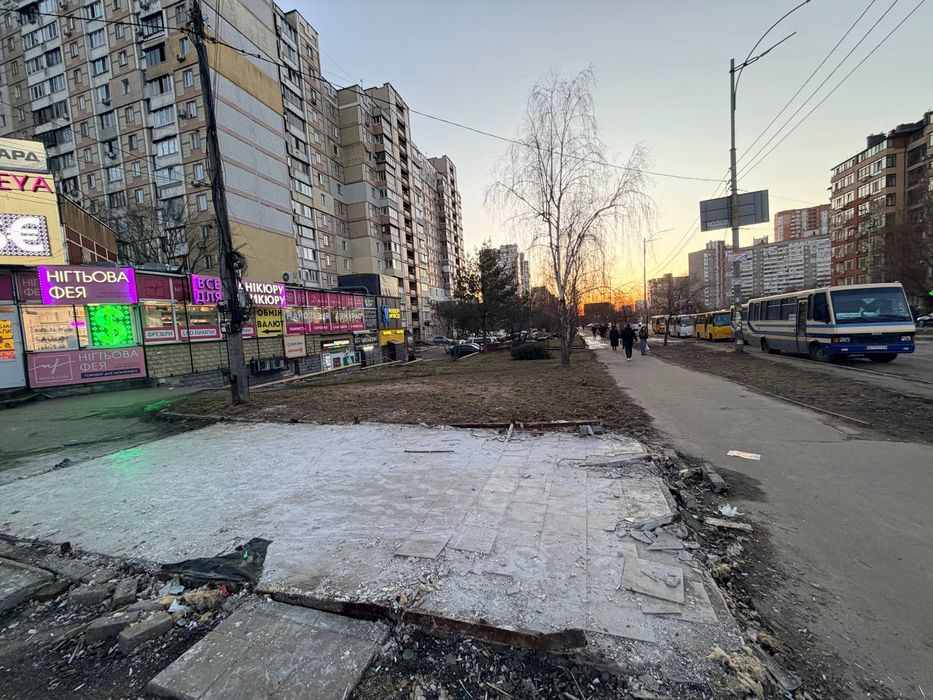 Суперфасадне приміщення біля метро Академмістечко під магазин, аптеку