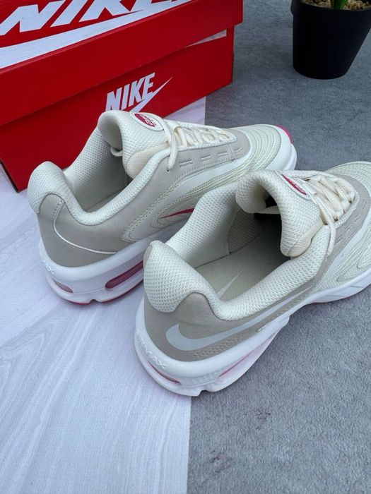 Жіночі кросівки Nike Air Max Fire