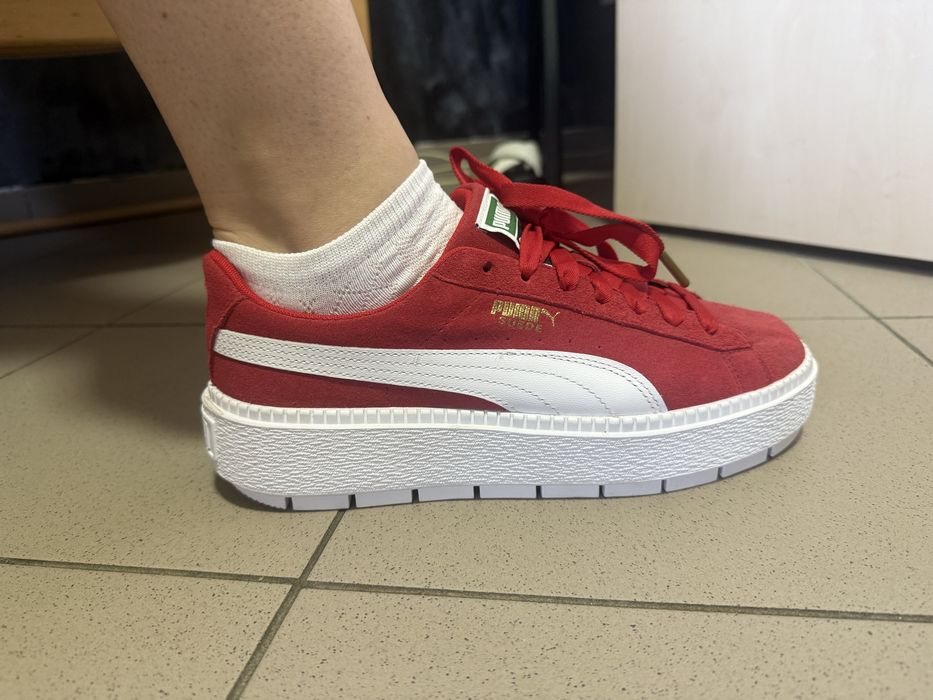 Продам нові жіночі  оригінальні кеди Puma , розмір 40,5 ( стелька 26) . Дуже стильні , на високій підошві