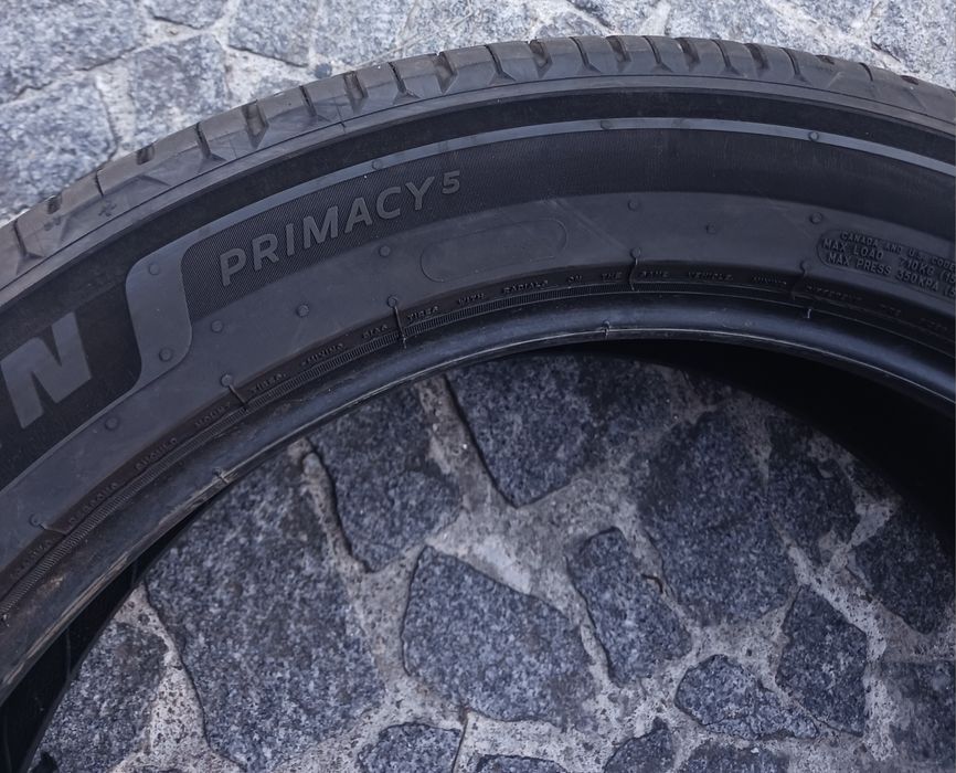 Vendo pneus semi-novos 245/45/18 Michelin