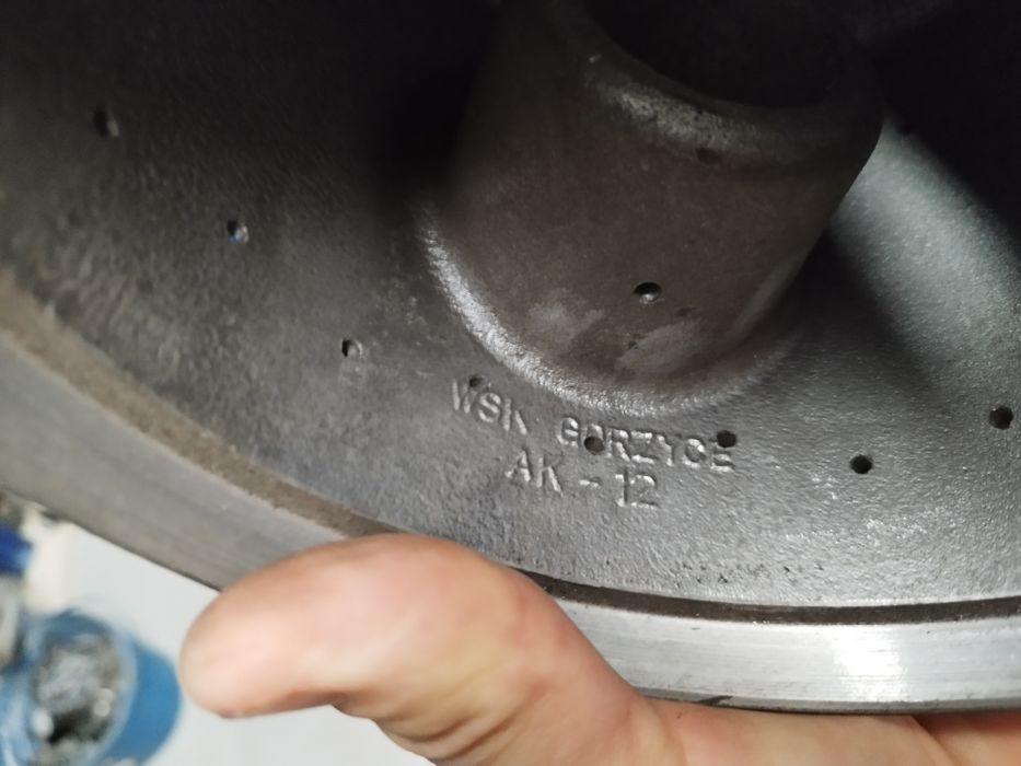 Stary duży tłok  18 cm dla fana motoryzacji