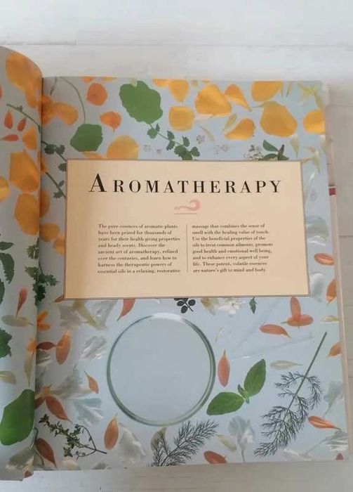 Livro Book - The Encyclopedia of Aromatherapy Massage and Yoga