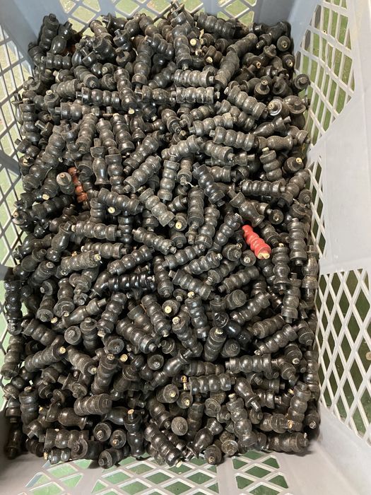 Małe 6 cm tralki drewniane pomalowane na czarno