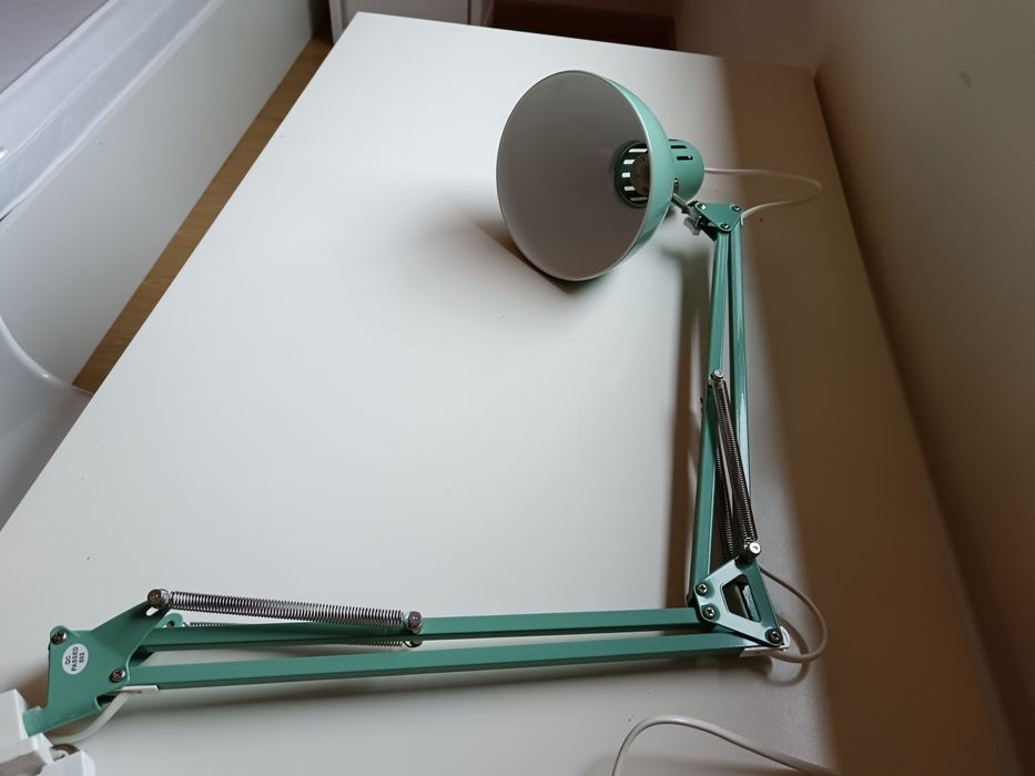 Cadeira e prateleiras IKEA 120x60 prateleiras 110x26(2) candeeiro de s