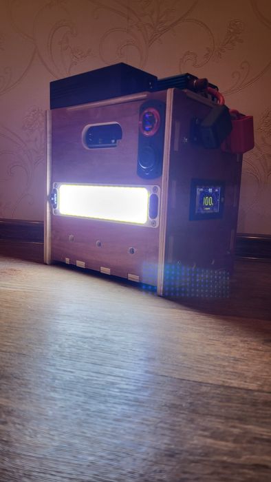 1344 вт*ч зарядная станция:  аккумулятор LiFePO4 + зарядка + инвертор