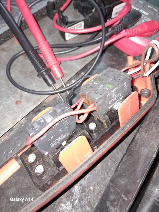 Trabalhos de electricidade e canalização