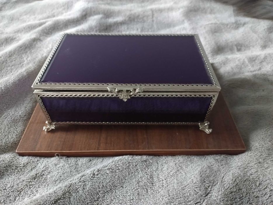 Szkatułka na biżuterię