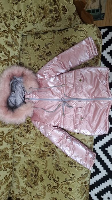 Зимова куртка на дівчинку 5-6 років