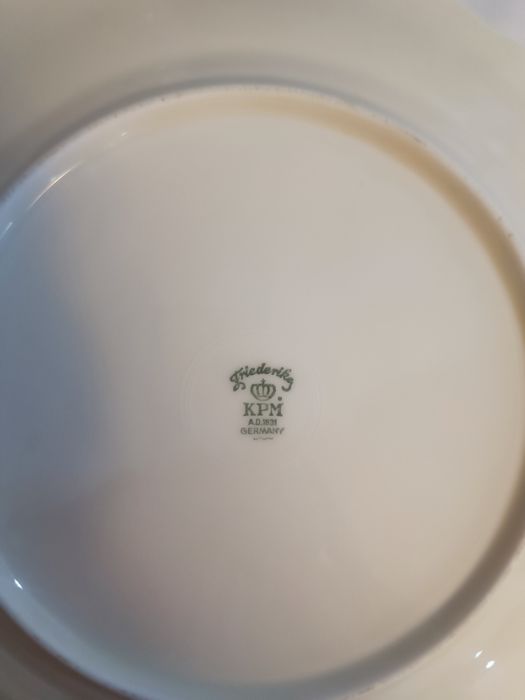 Talerze Fredrike KPM A.D. 1831 Germany.Waldenburg.Porcelana 6 sztuk. Głębokich i 6 sztuk płaskich