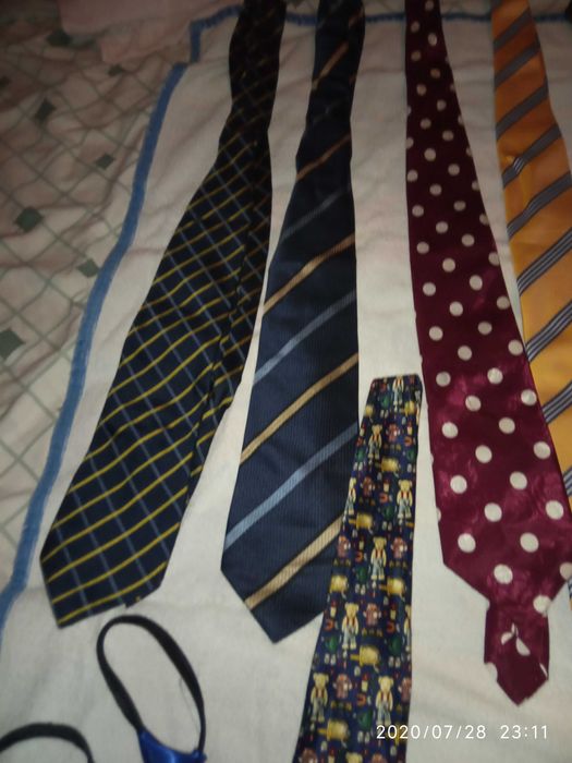 Gravatas para várias idades.