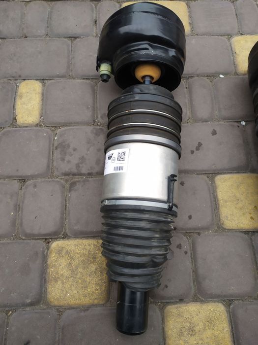 Пневмостойка на Audi E-Tron 4ke616.039