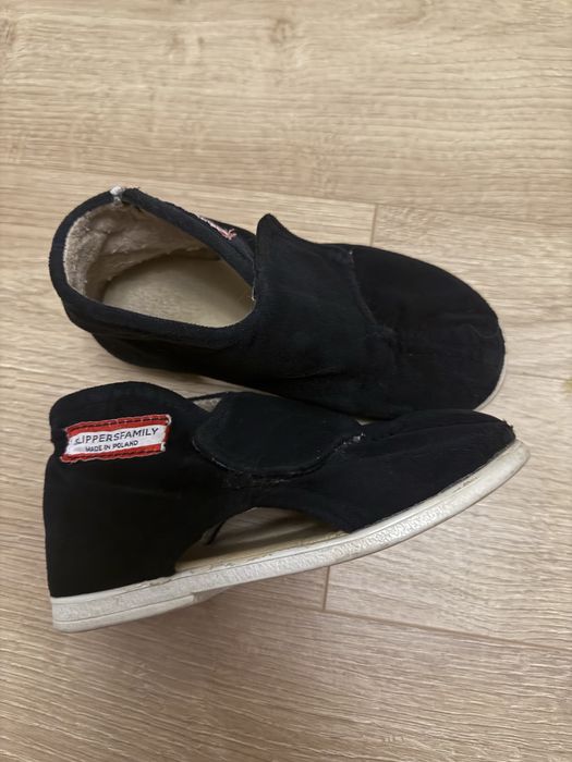 Papcie czarne do przedszkola Slippers Family 28
