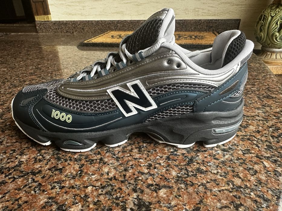 Сріблясті кросівки New Balance 1000 uk 8, eur 8, см 26.5