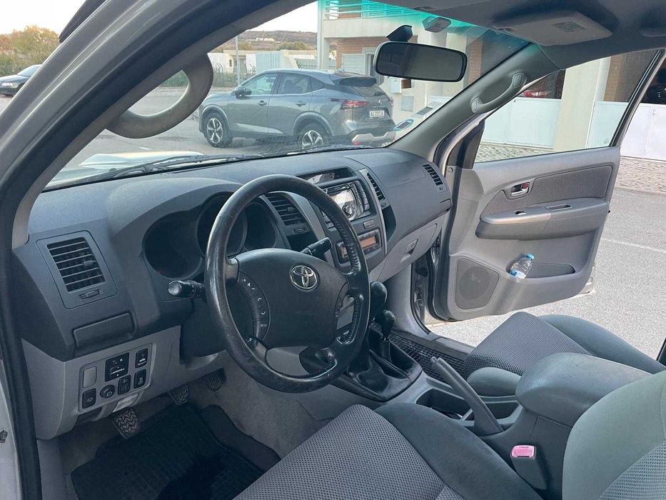 Toyota Hillux Tracker