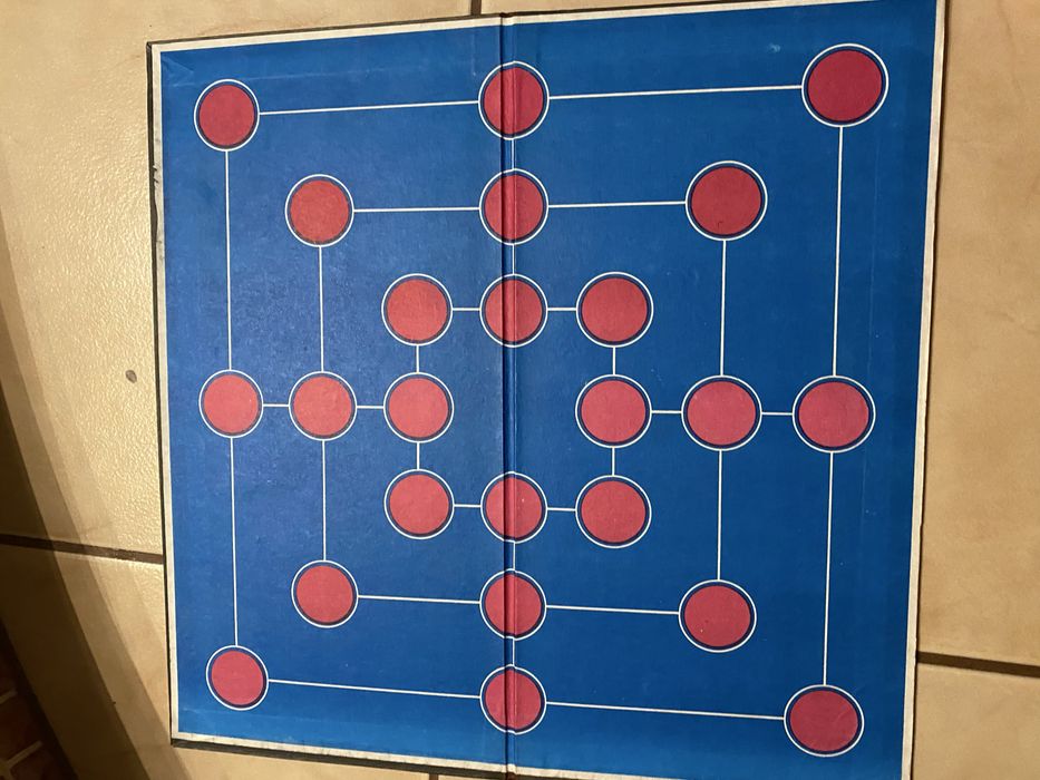 Warcaby gra planszowa zniszczona