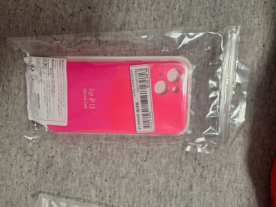 Etui  do iPhone  13.