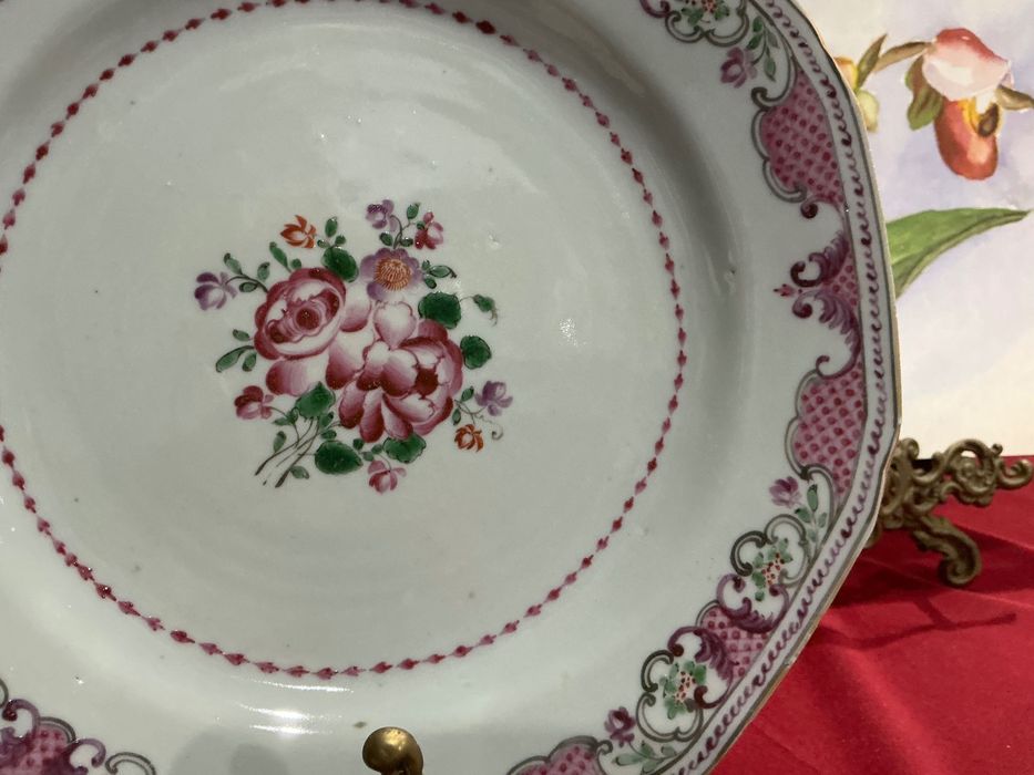Prato porcelana com 23 cm.     Anúncios abaixo