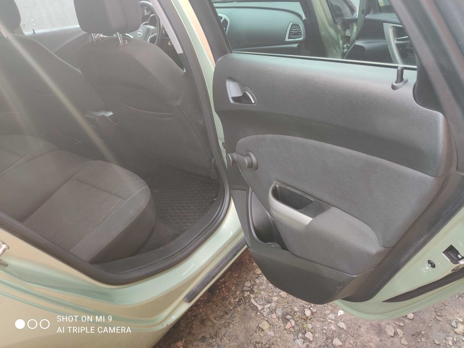 ПРОДАМ Опель Астра J 2011 года