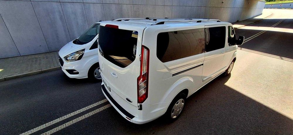 Wynajem busa wypożyczalnia busów 9 osobowego Ford Transit Custom długi